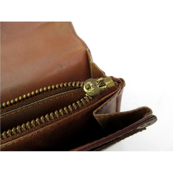 Louis Vuitton Textured Brown Leather Detail - Picture 11 of 16